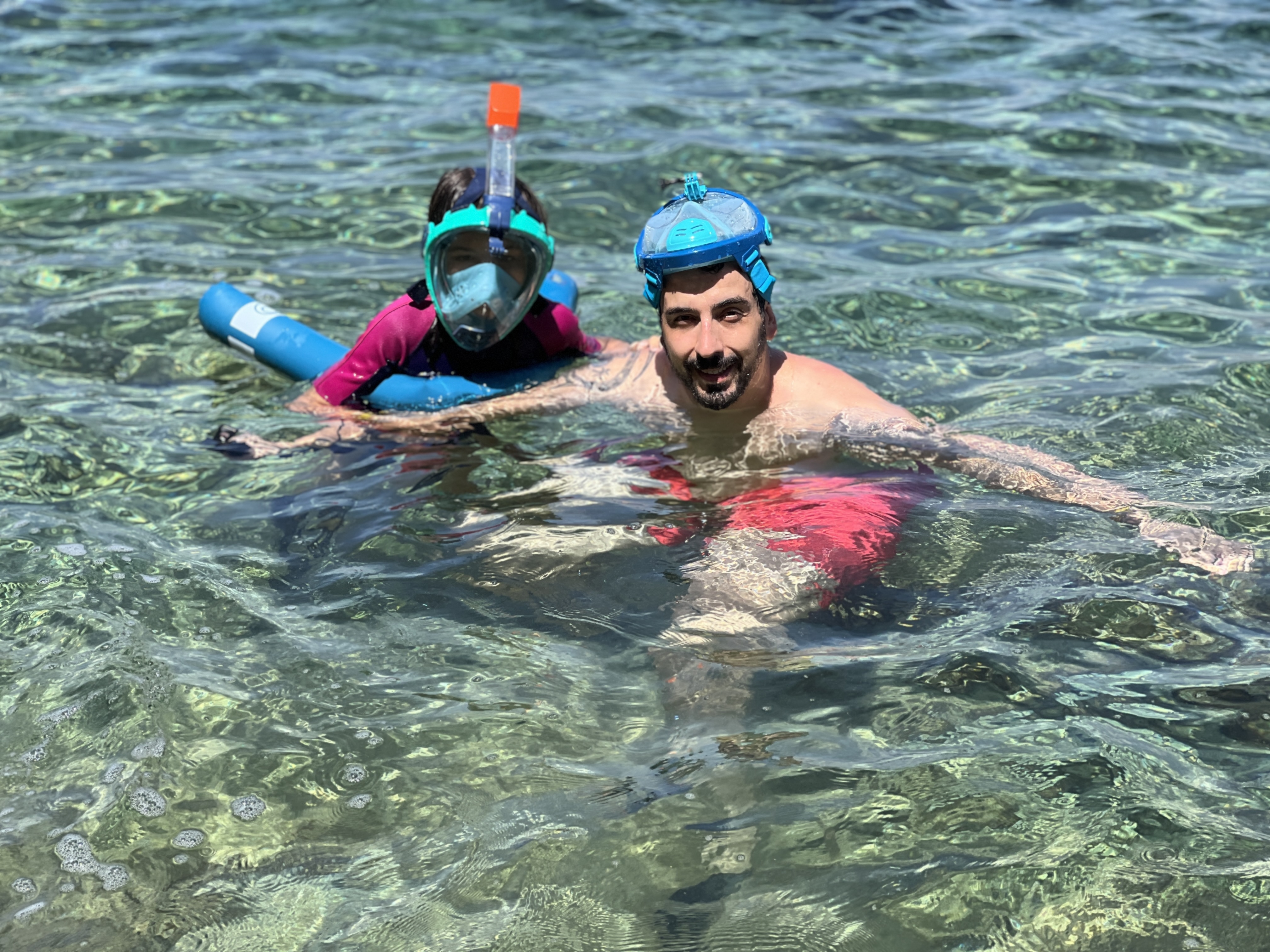 Snorkel en aguas cristalinas de la isla de Benidorm