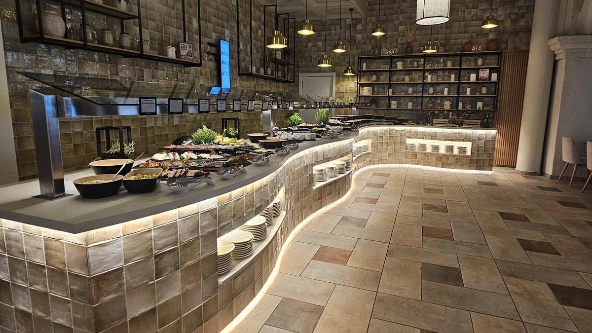 Buffet restaurante interior del Hotel Pontiana en Magic World Resort